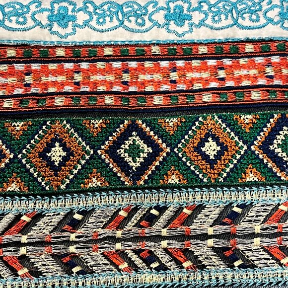 Driftwood Colette Lightwash Embroidered Hem Jeans, Cropped, 27 - Picture 4 of 10